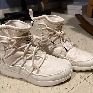 Nike Women's Winter Boots - Cream